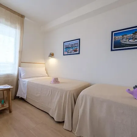 Ancora La Siesta מלון דירות